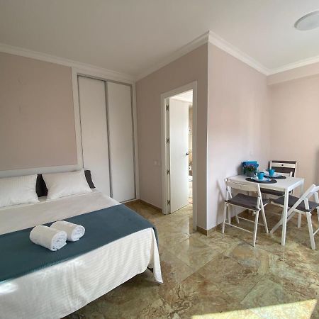 Cozy Studio Centr ตอร์เรโมลิโนส ภายนอก รูปภาพ