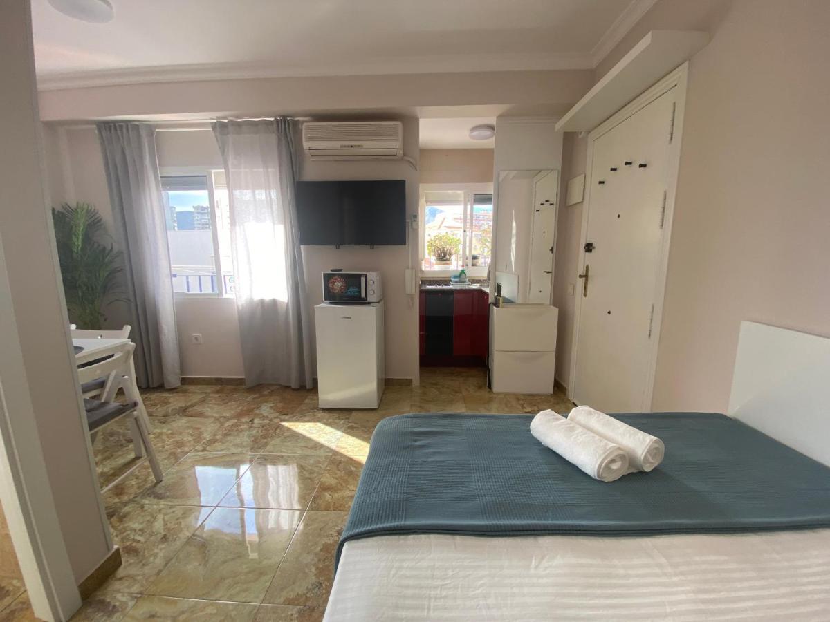 Cozy Studio Centr ตอร์เรโมลิโนส ภายนอก รูปภาพ