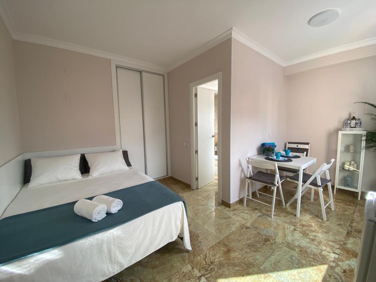 Cozy Studio Centr ตอร์เรโมลิโนส ภายนอก รูปภาพ