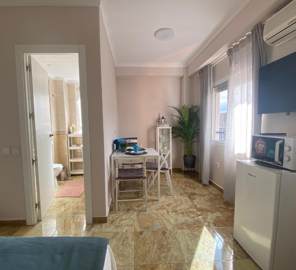 Cozy Studio Centr ตอร์เรโมลิโนส ภายนอก รูปภาพ